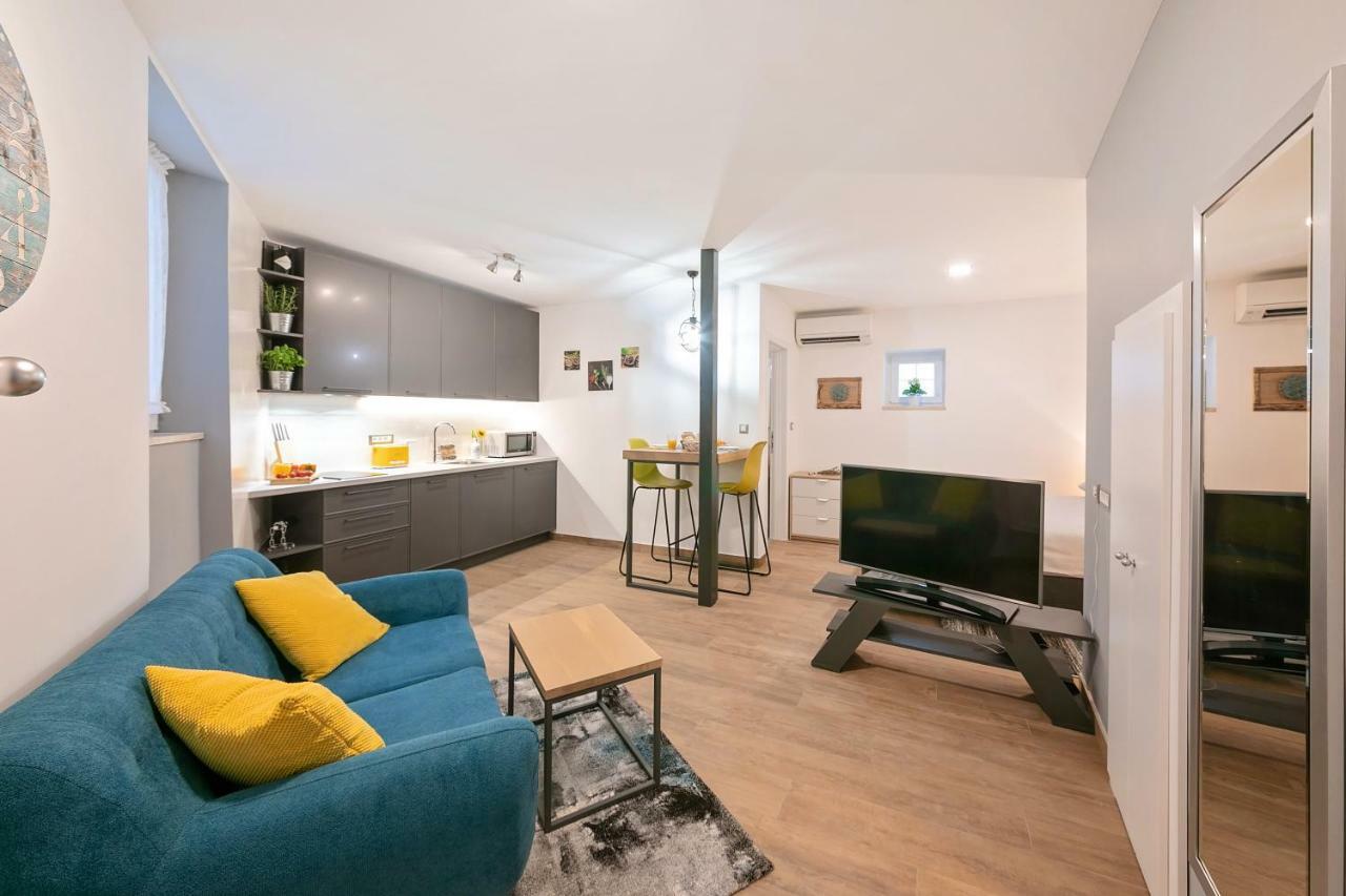 Mariva Downtown Studio 罗维尼 外观 照片